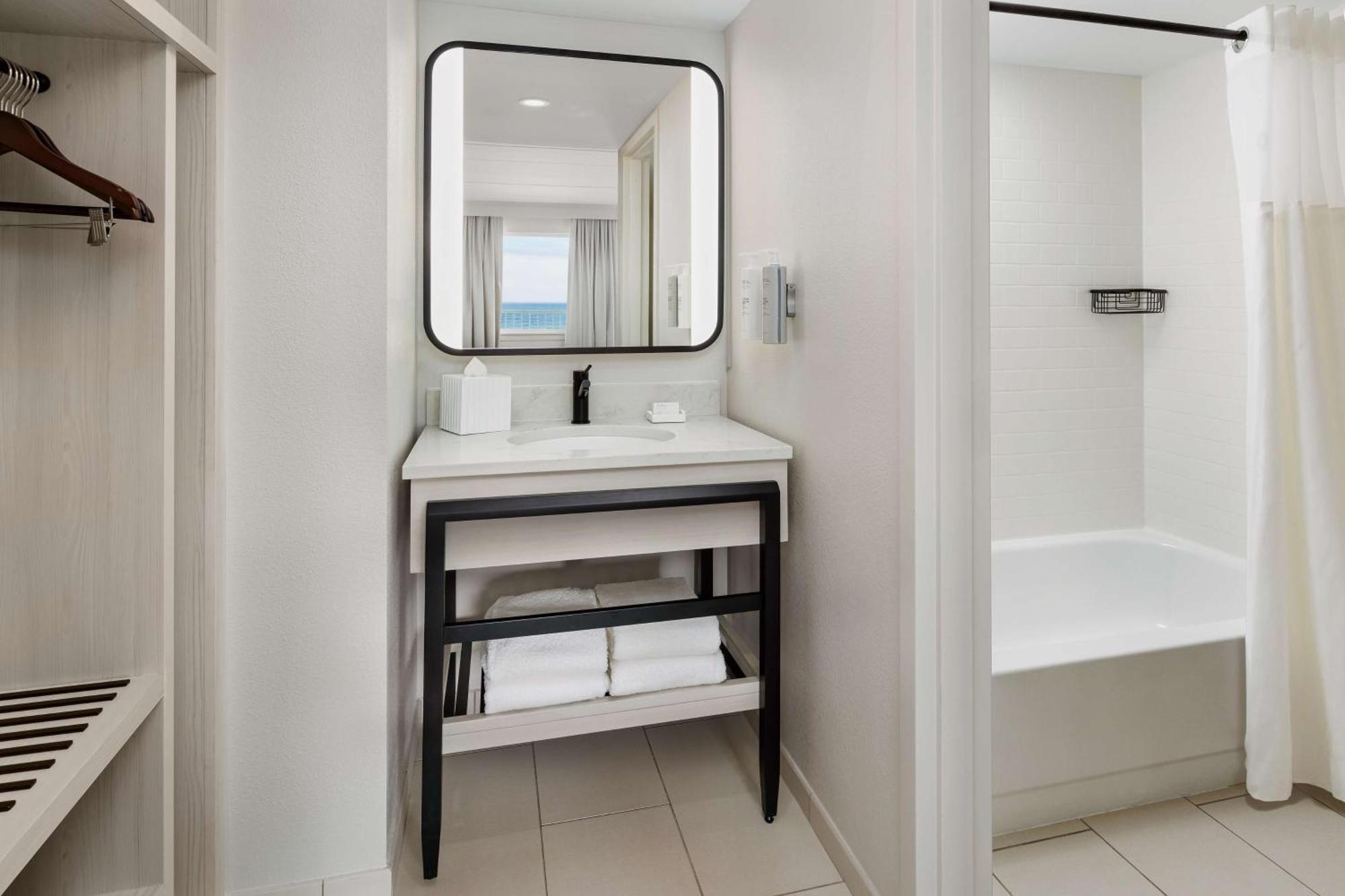 Hilton Garden Inn Ocean City Oceanfront Exterior photo