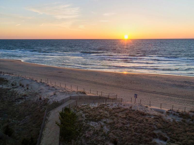 Hilton Garden Inn Ocean City Oceanfront Exterior photo